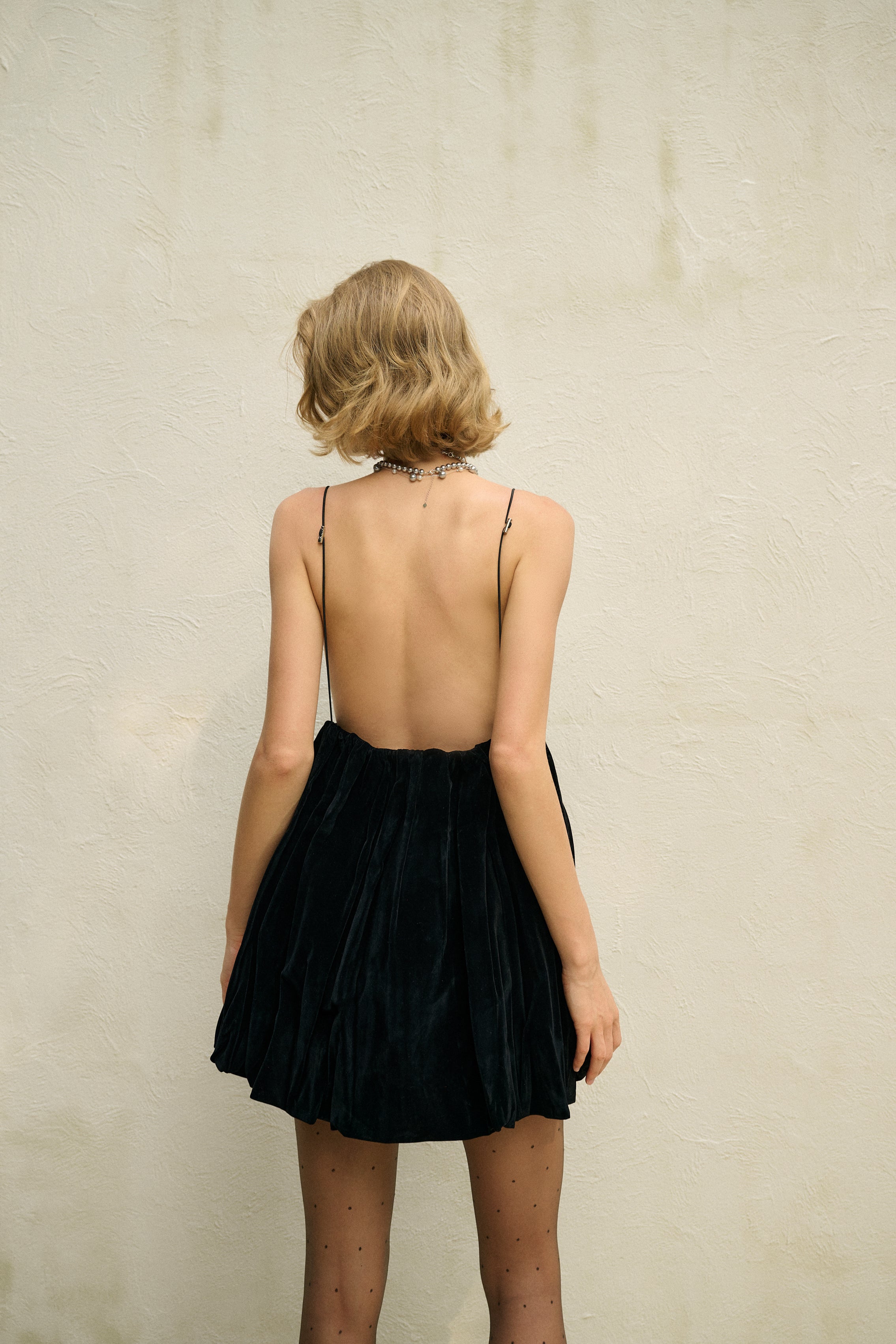 Alicja | Damska sukienka mini z dekoltem V i wiązaniem